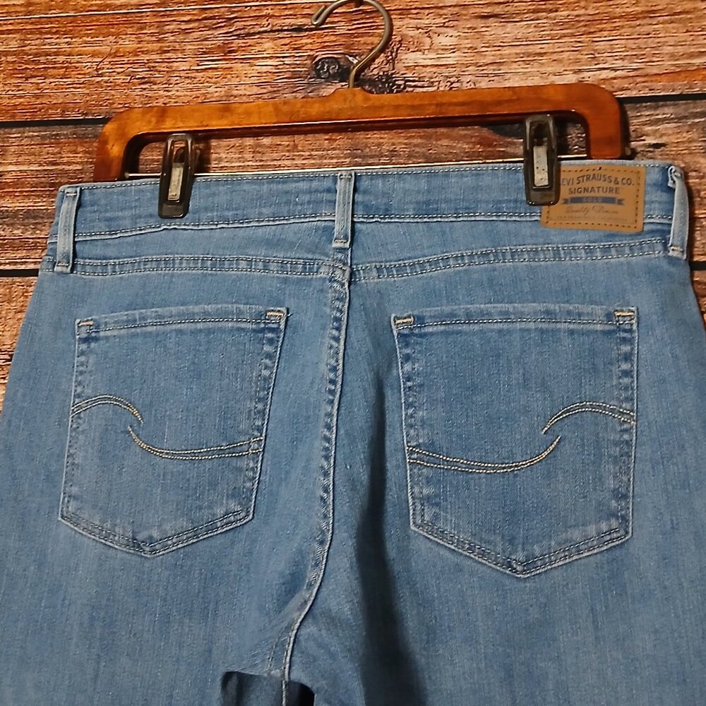 Levis Signature Gold Jeans Size 8 Mid Rise Boot Cut Light Blue Denim Stretch - Picture 5 of 10